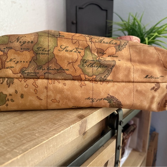 Alviero Martini 1ª Classe Geo Map Tote – Italian Designer, Rare Print - Picture 8 of 11